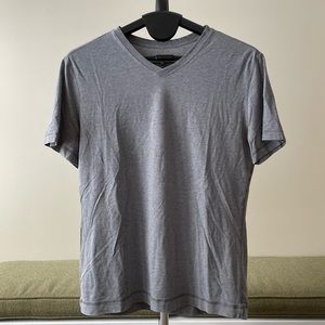 Lululemon 5 Year Basic V-Neck Teeshirt - L